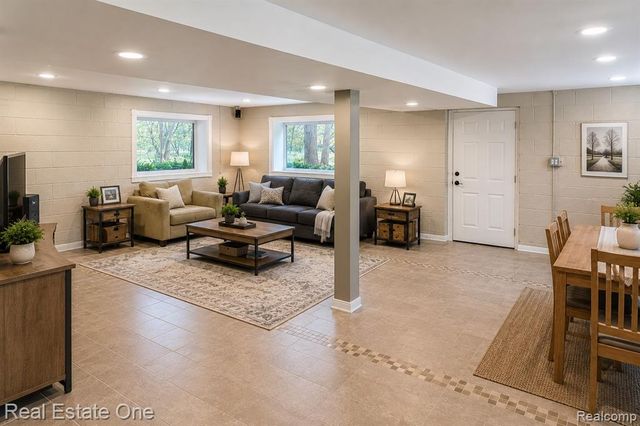 27634 Wellington Street, Farmington, MI 48334