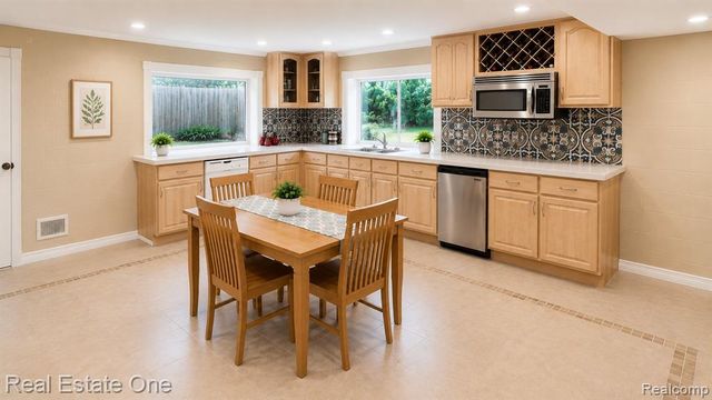 27634 Wellington Street, Farmington, MI 48334