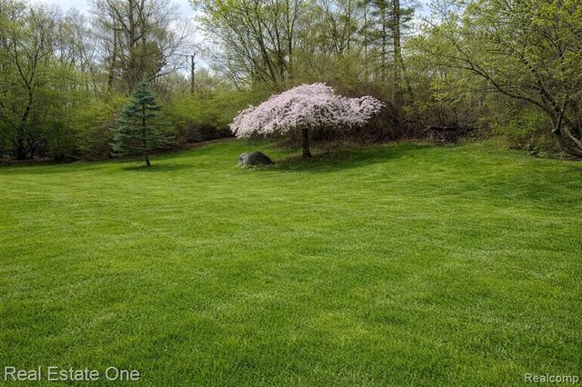 27634 Wellington Street, Farmington, MI 48334