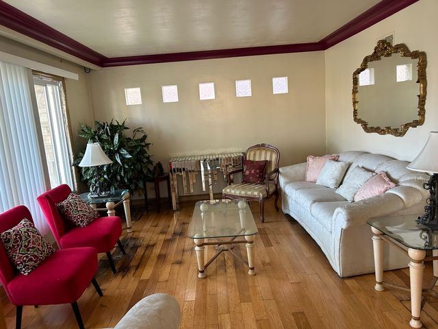 7130 S Richmond Street, Chicago, IL 60629