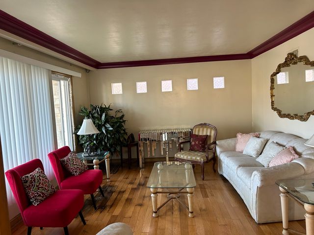 7130 S Richmond Street, Chicago, IL 60629