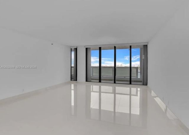 1717 N Bayshore Dr A-1533, Miami, FL 33132