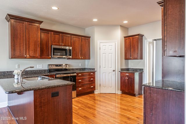 112 Mccracken Drive, West End, NC 27376