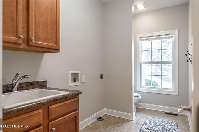 112 Mccracken Drive, West End, NC 27376