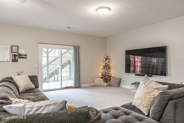 112 Mccracken Drive, West End, NC 27376