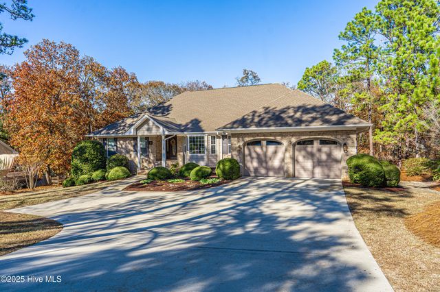 112 Mccracken Drive, West End, NC 27376