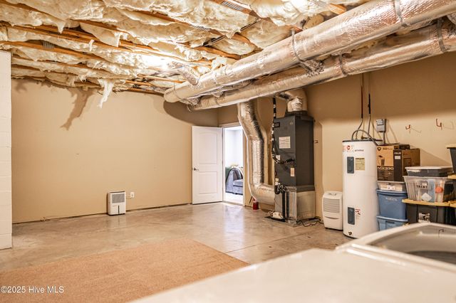 112 Mccracken Drive, West End, NC 27376