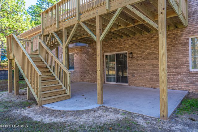 112 Mccracken Drive, West End, NC 27376