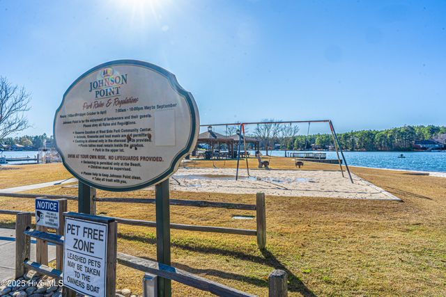 112 Mccracken Drive, West End, NC 27376