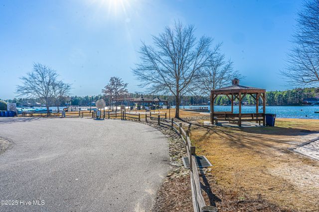 112 Mccracken Drive, West End, NC 27376