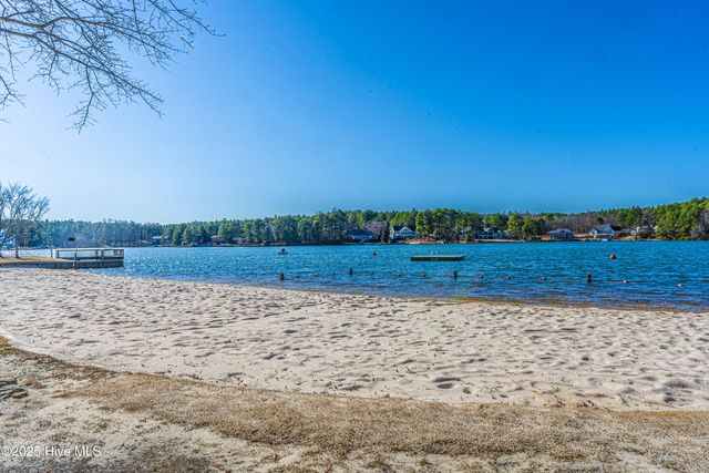 112 Mccracken Drive, West End, NC 27376