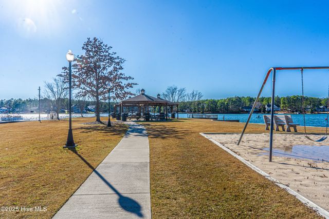 112 Mccracken Drive, West End, NC 27376