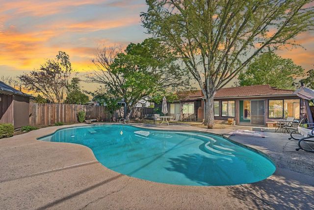 10505 Ambassador Dr, Rancho Cordova, CA 95670