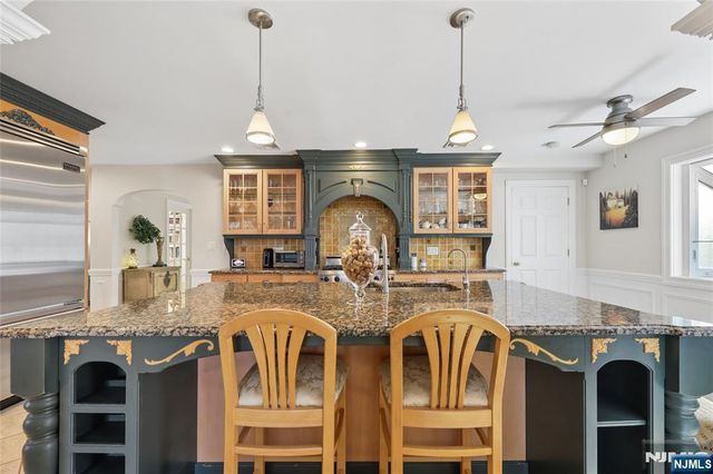599 Oak Avenue, Saddle Brook, NJ 07663