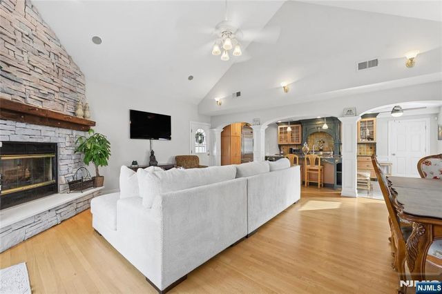599 Oak Avenue, Saddle Brook, NJ 07663