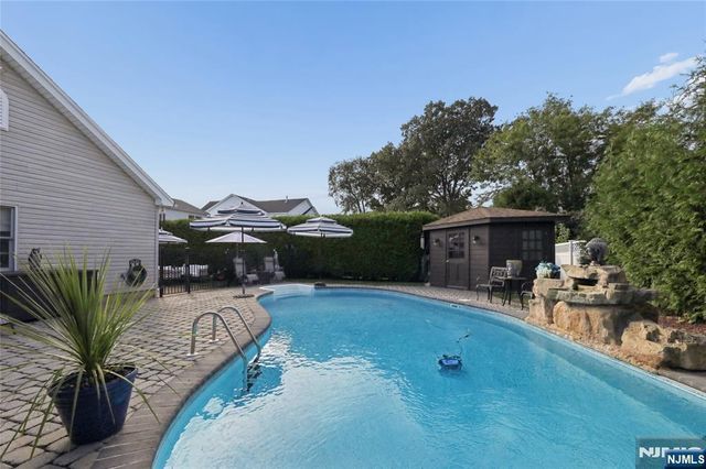 599 Oak Avenue, Saddle Brook, NJ 07663