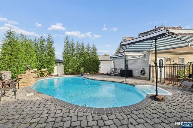 599 Oak Avenue, Saddle Brook, NJ 07663
