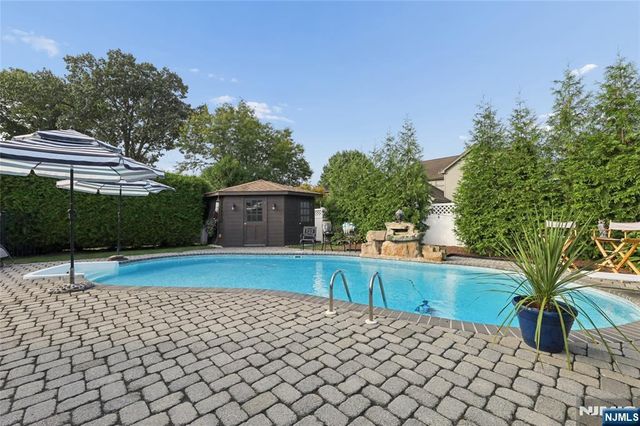 599 Oak Avenue, Saddle Brook, NJ 07663