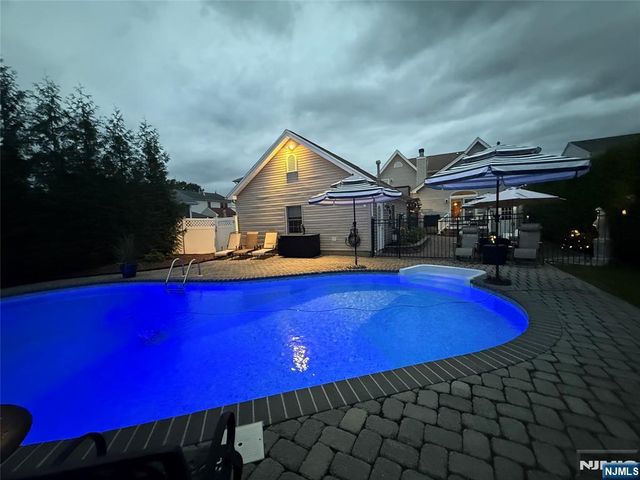 599 Oak Avenue, Saddle Brook, NJ 07663