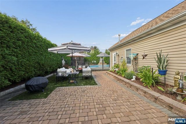599 Oak Avenue, Saddle Brook, NJ 07663