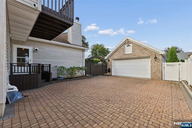 599 Oak Avenue, Saddle Brook, NJ 07663