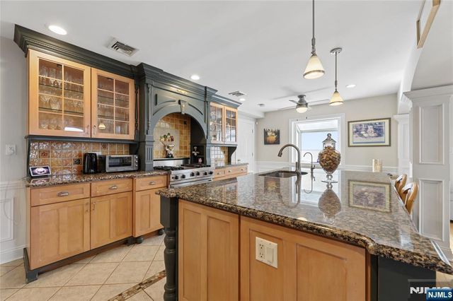 599 Oak Avenue, Saddle Brook, NJ 07663