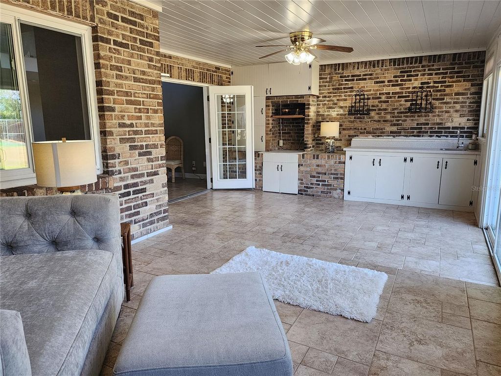 Image 2 of property listing at 415 OAK HAVEN DRIVE, Altamonte Springs, FL 32701