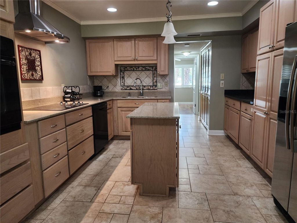 Image 3 of property listing at 415 OAK HAVEN DRIVE, Altamonte Springs, FL 32701