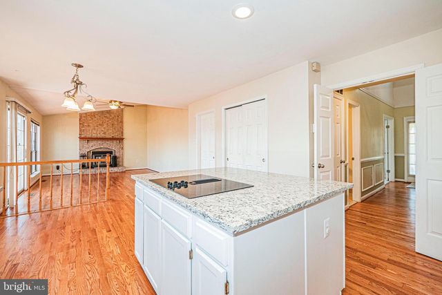 14713 STRATFORD DR, Woodbridge, VA 22193