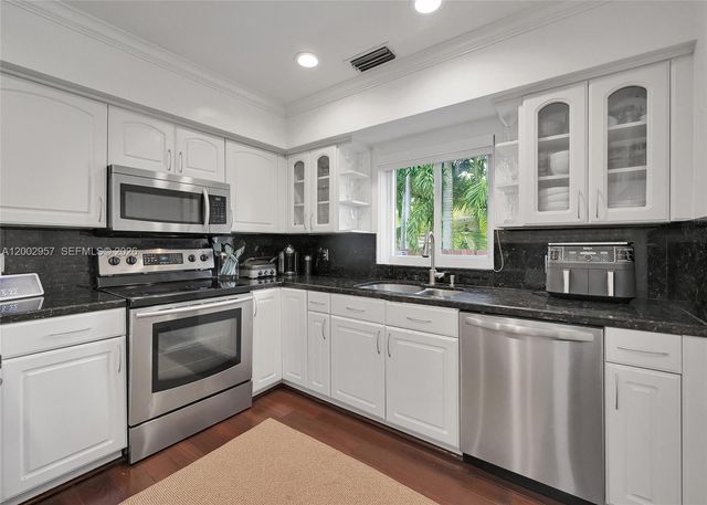 6134 SW 28th St, Miami, FL 33155