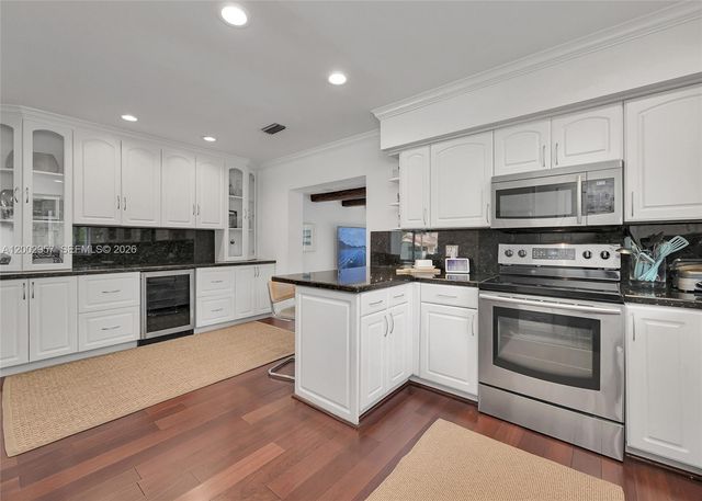 6134 SW 28th St, Miami, FL 33155