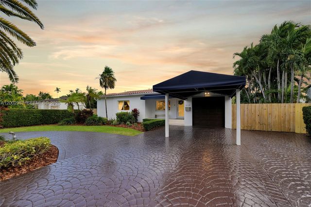 6134 SW 28th St, Miami, FL 33155