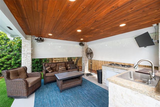 6134 SW 28th St, Miami, FL 33155