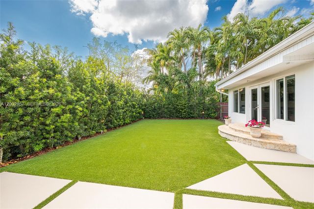 6134 SW 28th St, Miami, FL 33155