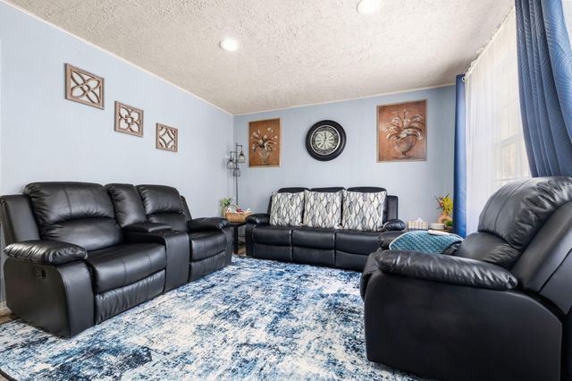 400 W Myrtle Street, Monett, MO 65708