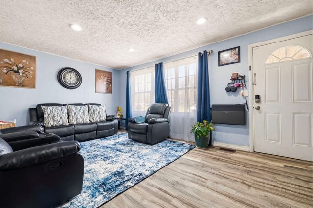 400 W Myrtle Street, Monett, MO 65708