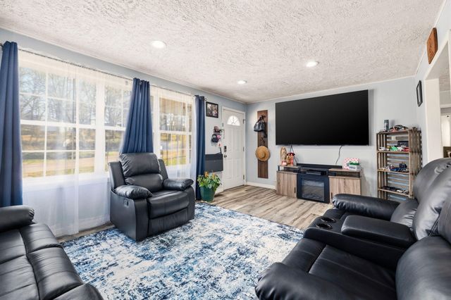 400 W Myrtle Street, Monett, MO 65708