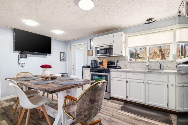 400 W Myrtle Street, Monett, MO 65708