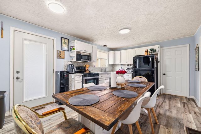 400 W Myrtle Street, Monett, MO 65708