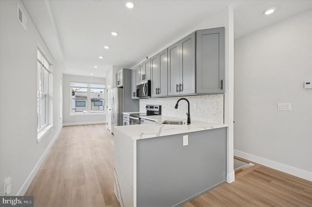 214 W CUMBERLAND ST, Philadelphia, PA 19133