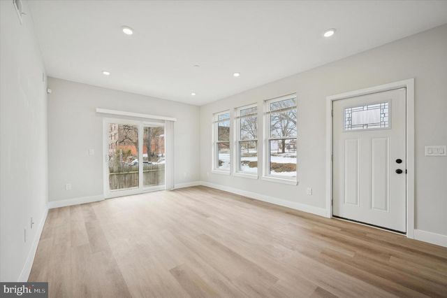 214 W CUMBERLAND ST, Philadelphia, PA 19133