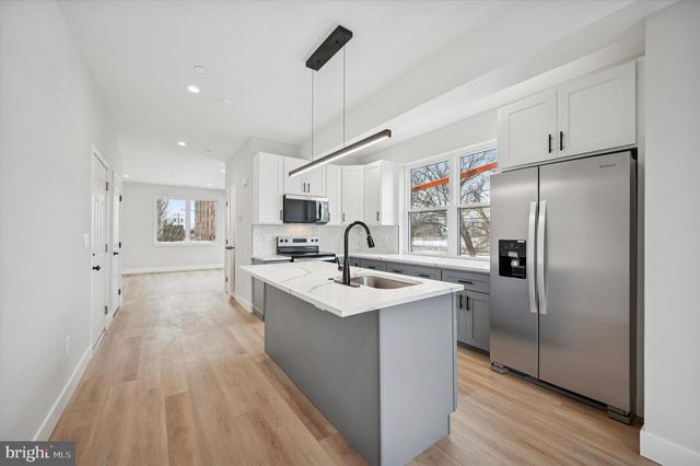 214 W CUMBERLAND ST, Philadelphia, PA 19133