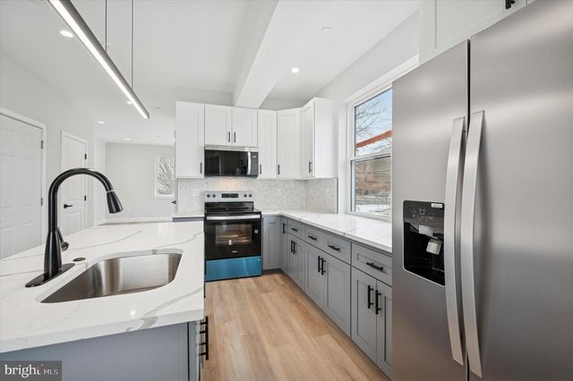 214 W CUMBERLAND ST, Philadelphia, PA 19133