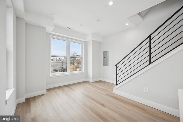 214 W CUMBERLAND ST, Philadelphia, PA 19133