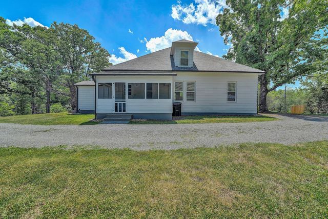 26 Barfoot LN, Rocky Mount, VA 24151