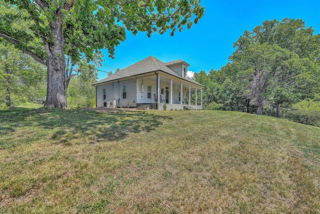 26 Barfoot LN, Rocky Mount, VA 24151