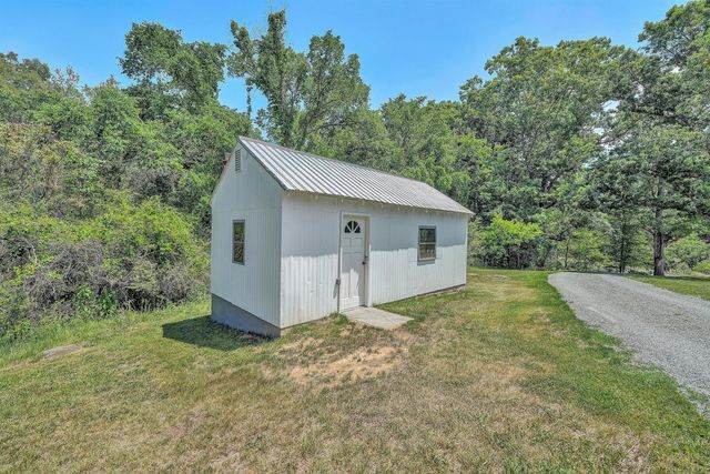 26 Barfoot LN, Rocky Mount, VA 24151