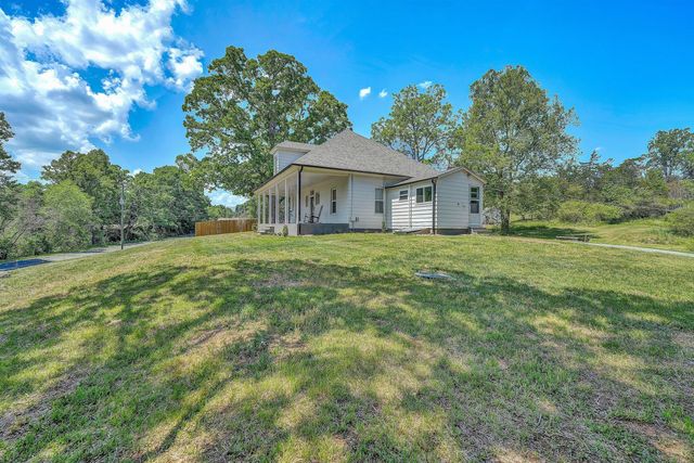 26 Barfoot LN, Rocky Mount, VA 24151