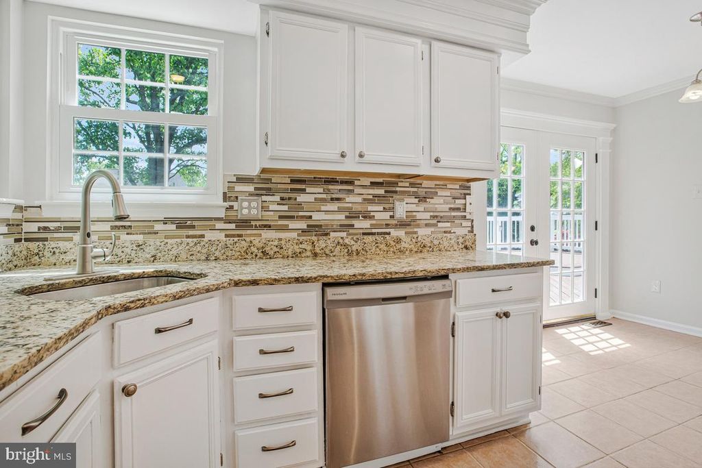 Image 14 of property listing at 6707 POTOMAC HUNT CT, Elkridge, MD 21075