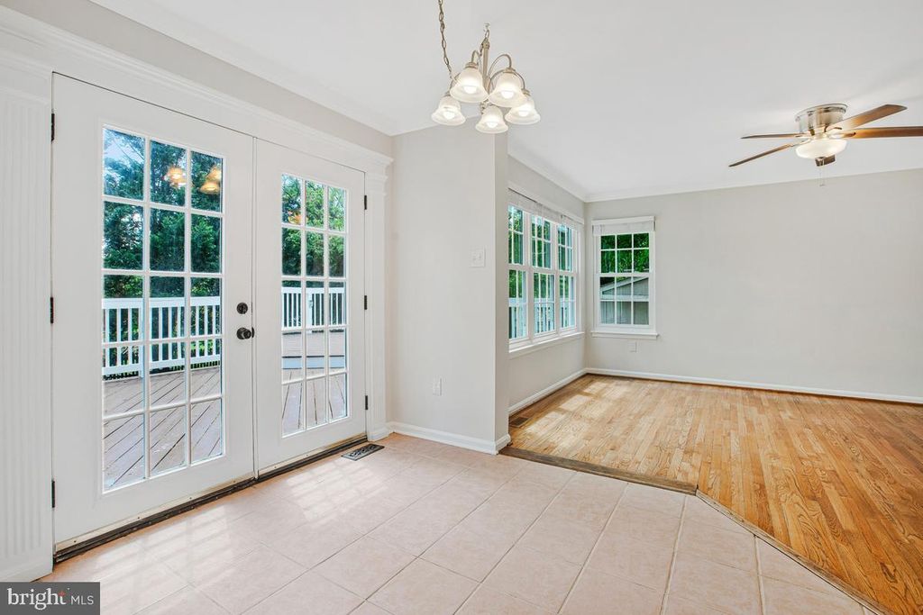Image 17 of property listing at 6707 POTOMAC HUNT CT, Elkridge, MD 21075
